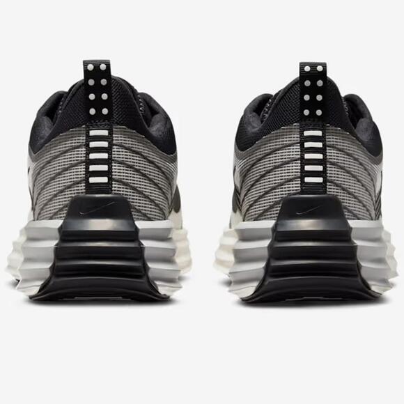 Nike Lunar Roam Sneaker Black White with Dynamic Texture NIB Size M 10 / W 11.5
